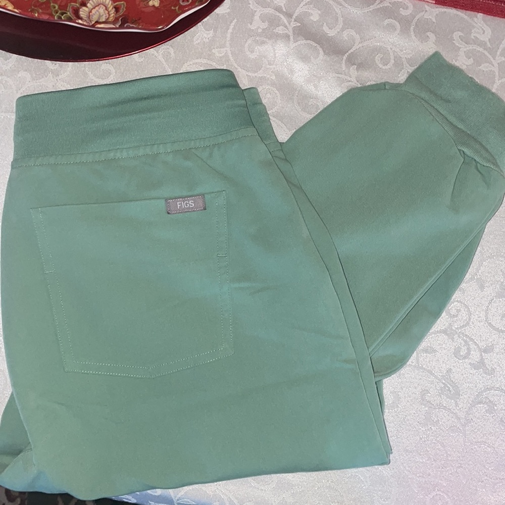 Figs Jade Zamora joggers in small tall